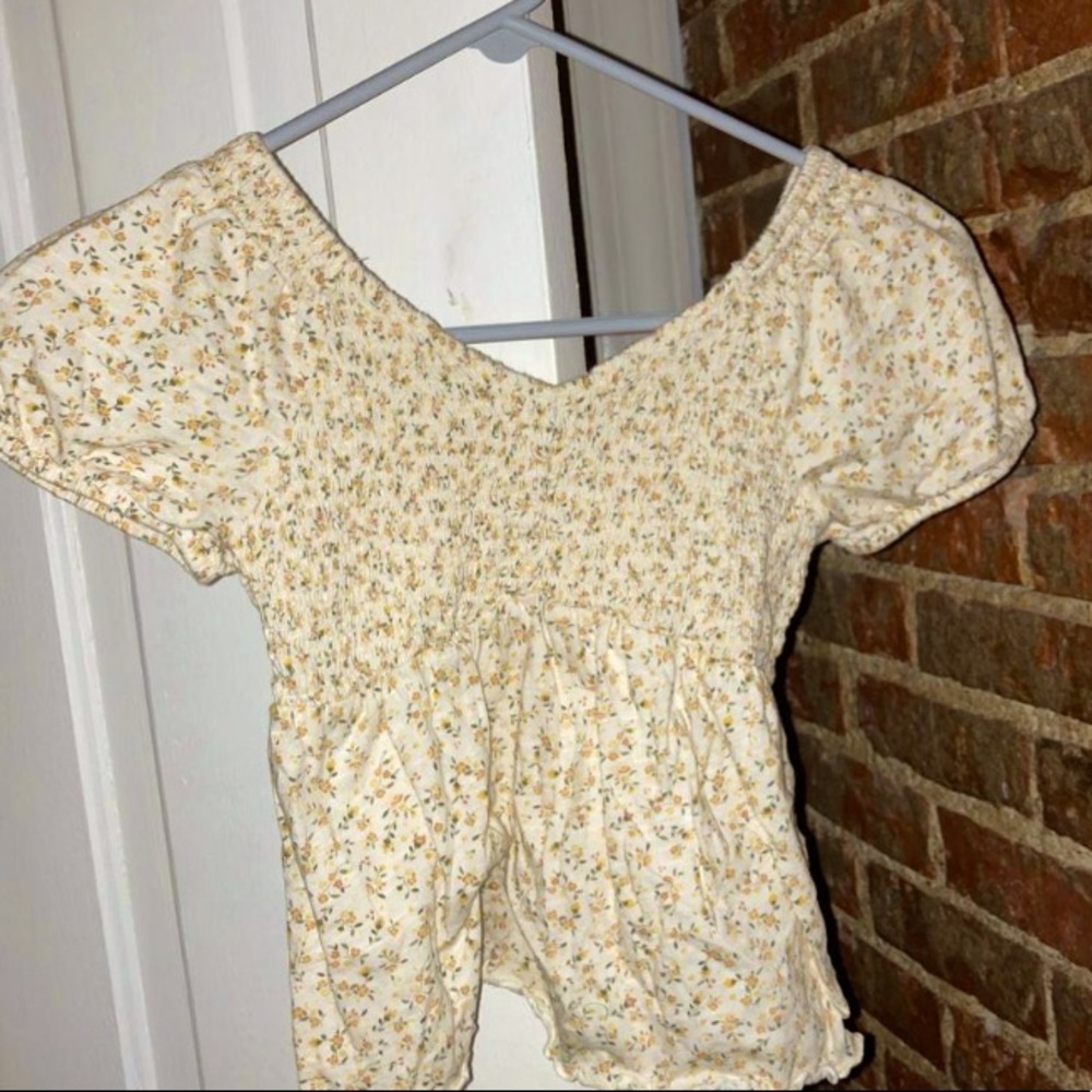 Cottage core esc cotton adorable top!